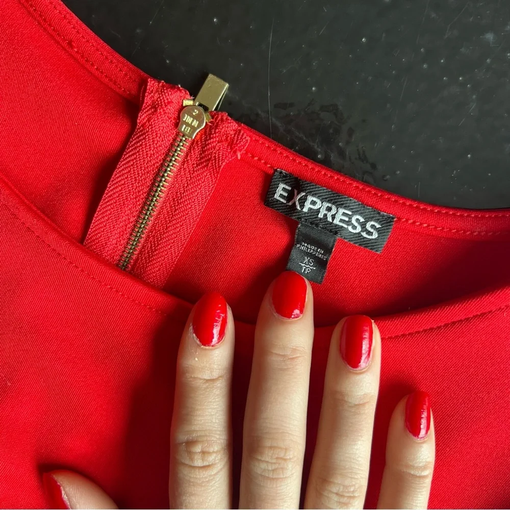 Express Structured Red Cropped Top - Picture 3 of 3